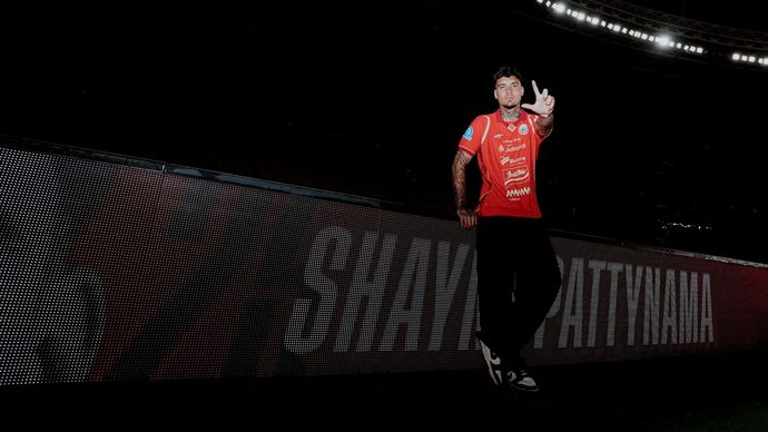 Shayne Pattynama Resmi Gabung Persija Jakarta