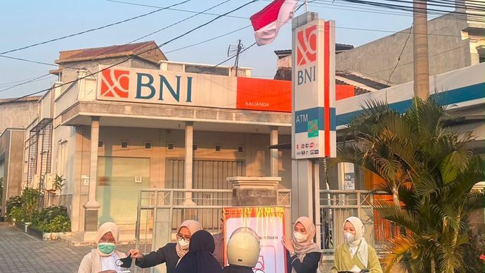 BNI Salurkan Masker hingga Obat-obatan bagi Masyarakat Terdampak Erupsi Gunung Anak Krakatau.