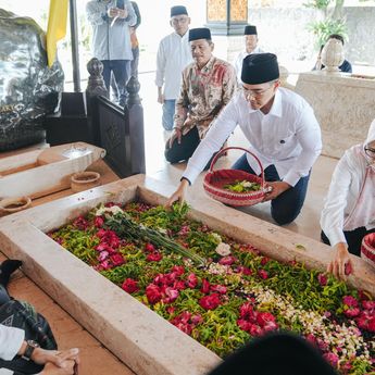 PSI ke Makam Bung Karno: Ambil Apinya, Tinggalkan Abunya