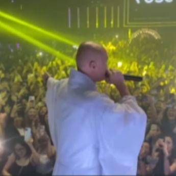 DJ New Jeans Nim Tuai Kontroversi Usai Manggung di Diskotik Kenakan Baju Biksu