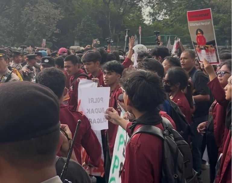 Demo mahasiswa di kawasan Patung Kuda Jakpus <b>(Ntvnews.id/Adiansyah)</b>