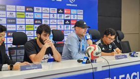 Pelatih PSM Makassar, Thomas Trucha menyoroti tidak berfungsinya video assistant referee (VAR) dalam laga kontra Persija Jakarta pada ajang BRI Super League di Jakarta International Stadium, Jumat. Ia menilai kondisi tersebut memengaruhi jalannya per