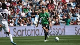 Jay Idzes Cedera saat Sassuolo Tumbangkan AC Milan 2-0