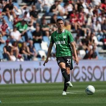 Jay Idzes Cedera saat Sassuolo Tumbangkan AC Milan 2-0