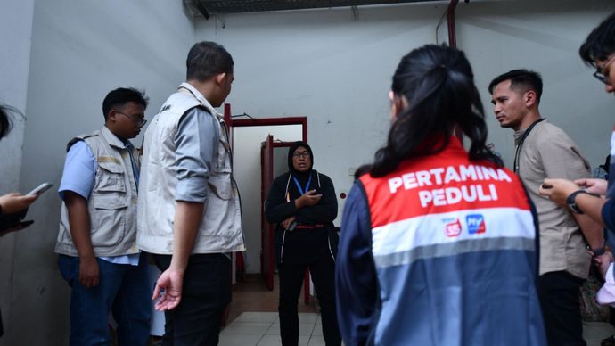 Pertamina Peduli Salurkan Bantuan ke Warga Terdampak Banjir di Jakarta Selatan