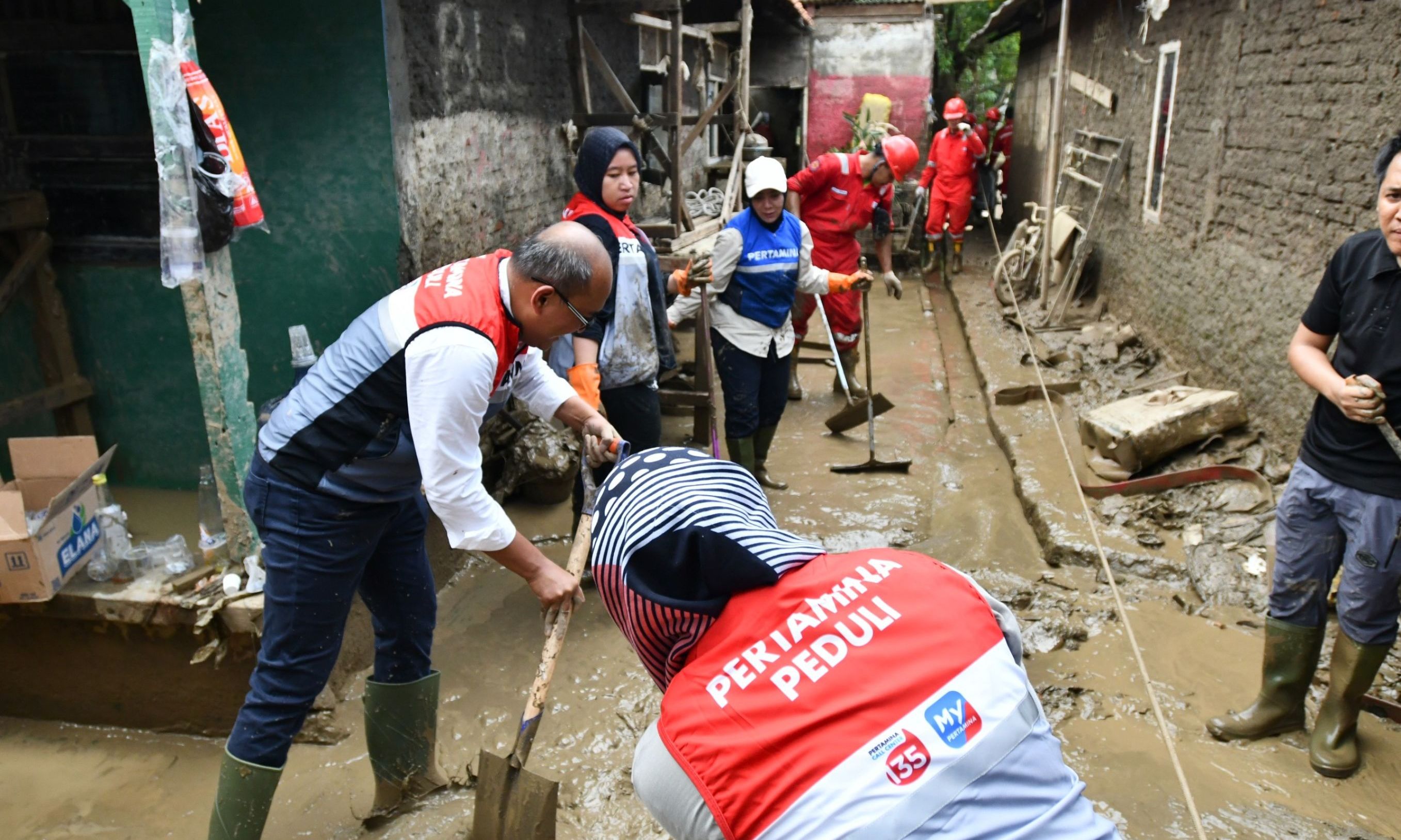 Turun Langsung, Relawan Pertamina Bantu Pembersihan dan Cek Kesehatan <b>(Istimewa)</b>