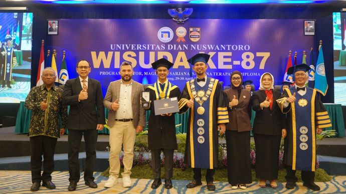 Pratama Arhan Resmi Raih Gelar Sarjana