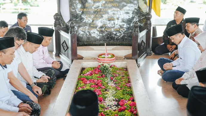 PSI ke Makam Bung Karno: Ambil Apinya, Tinggalkan Abunya <b>(Istimewa)</b>