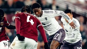 Hasil imbang Manchester United kontra West Ham United dengan skor 1-1 pada pekan ke-26 Liga Inggris membawa dampak tak terduga bagi seorang pendukung setia Setan Merah, Frank Ilett. Ia kembali harus menunda niatnya untuk memangkas rambut.