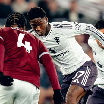 Gagal Kalahkan West Ham, Fans Manchester United Batal Potong Rambut 495 Hari