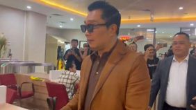 Mantan Gubernur Jawa Barat Ridwan Kamil resmi hadir di Gedung Bareskrim Polri, Jakarta Selatan, Kamis pagi, 7 Agustus 2025, untuk menjalani tes DNA