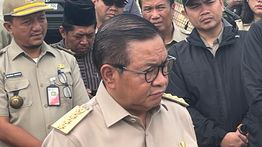 Pramono Tinjau Tanggul Muara Baru Jakarta Utara