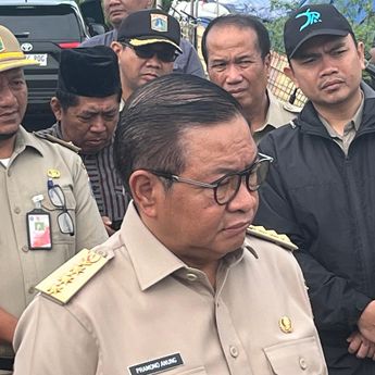 Pramono Tinjau Tanggul Muara Baru Jakarta Utara