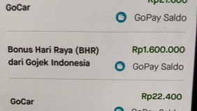 Driver ojek online mulai menerima pencairan Bonus Hari Raya (BHR). Mereka tampak semringah setelah mengetahui notifikasi pencairan BHR di aplikasi masing-masing.