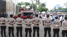 Seribu Lebih Personel Polisi Bersiaga Amankan Aksi di Depan DPR