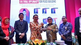 Menteri Kebudayaan Fadli Zon menegaskan pentingnya memanfaatkan kekayaan budaya Indonesia sebagai alat diplomasi budaya (cultural diplomacy) dalam membangun perdamaian global.