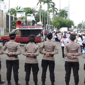 Seribu Lebih Personel Polisi Bersiaga Amankan Aksi di Depan DPR