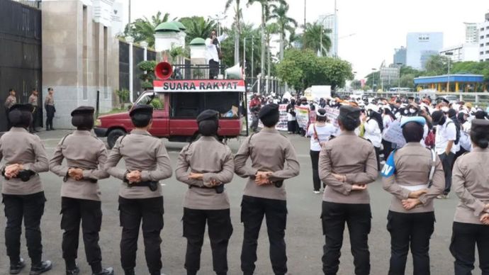 Seribu Lebih Personel Polisi Bersiaga Amankan Pendemo di Depan DPR