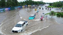 Banjir Besar di Vietnam Tewaskan 13 Orang, Ratusan Ribu Rumah Terendam