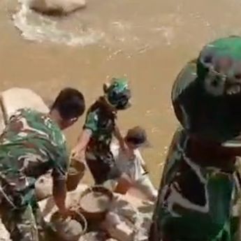 Bahu-Membahu di Tepi Sungai, TNI Bangun Jembatan Gantung Desa Sipan di Tapanuli Tengah
