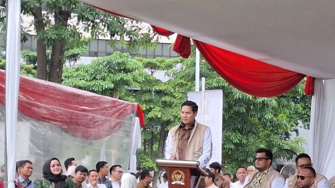 Ketua Fraksi Partai Gerindra DPR RI Budisatrio Djiwandono (tengah) saat memberikan pidato dalam pembukaan Piala Prabowo 2025 yang merupakan rangkaian acara Hari Ulang Tahun (HUT) Partai Gerindra ke-17.