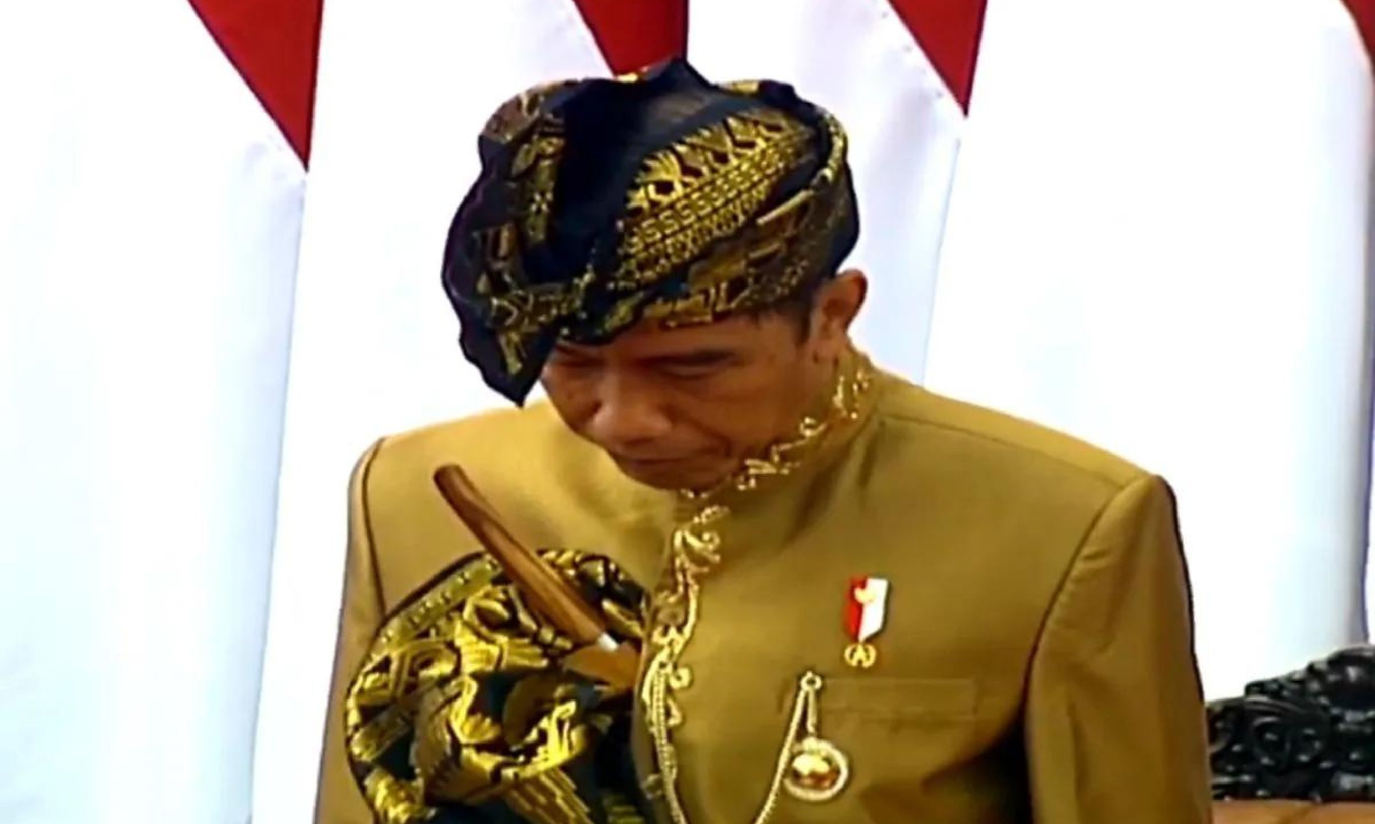 Jokowi Pake Baju Adat Suku Sasak <b>(ANTARA)</b>