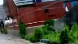 Hujan Deras Guyur Depok, Banjir di Pancoran Mas Capai Dada Orang Dewasa