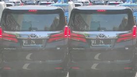 Beredar video memperlihatkan mobil alphard dengan plat nomor kementerian RI 74 habis pajak selama 2 tahun.