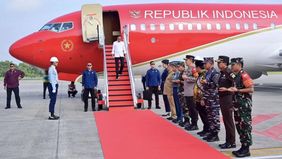 Presiden Jokowi kini tengah berkunjung ke Riau untuk meresmikan penggunaan jalan tol dan fasilitas pengelolaan limbah.