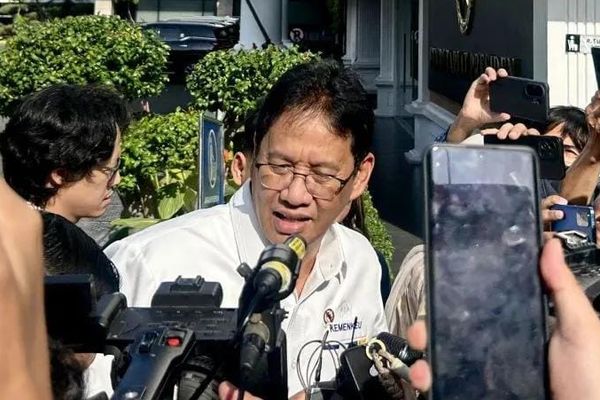 Menteri Hadiri Ratas di Istana