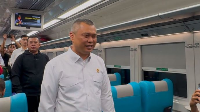 Menteri Perhubungan Dudy Purwagandhi saat mencoba kereta tanpa transit relasi Stasiun Gambir Jakarta - Stasiun Tugu Yogyakarta/Ist