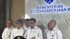 Kementerian Ketenagakerjaan (Kemnaker) menerbitkan Surat Edaran (SE) Nomor M/5/HK.04.00/V/2025 tentang Larangan Penahanan Ijazah dan/atau Dokumen Pribadi Milik Pekerja/Buruh oleh Pemberi Kerja.
