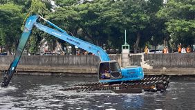 PT Pembangunan Jaya Ancol turut mendukung upaya Pemerintah Provinsi DKI Jakarta dalam mengatasi banjir dengan menyediakan lahan khusus untuk menampung sedimen hasil pengerukan sungai, kali, dan waduk.