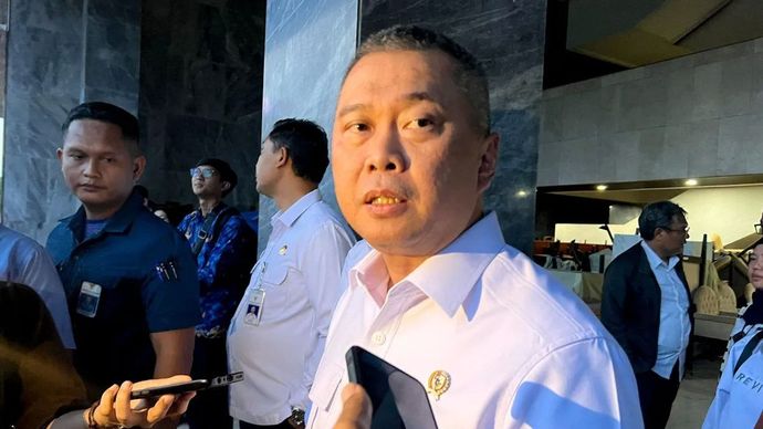 Menteri Perhubungan (Menhub) Dudy Purwagandhi menjawab pertanyaan awak media usai mengikuti rapat kerja dengan Komisi V DPR RI di Jakarta, Kamis 21 Mei 2026. ANTARA/Harianto