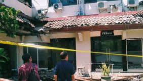 Kondisi Gedung DPRD Provinsi Nusa Tenggara Barat tampak mengalami kerusakan berat dan masih dalam keadaan berantakan setelah dibakar serta dijarah oleh massa aksi anarkis pada Sabtu 30 Agustus 2025 siang.