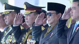 Momen Prabowo Hadiri Puncak HUT Bhayangkara ke-79 di Monas, Disambut Langsung Kapolri