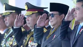 Presiden Republik Indonesia, Prabowo Subianto, menghadiri perayaan Hari Ulang Tahun (HUT) ke-79 Bhayangkara yang digelar di Pelataran Merdeka, Monumen Nasional (Monas), Jakarta Pusat, Selasa, 1 Juli 2025. 