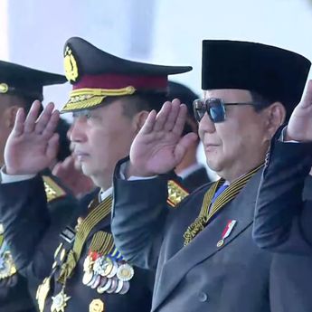Momen Prabowo Hadiri Puncak HUT Bhayangkara ke-79 di Monas, Disambut Langsung Kapolri