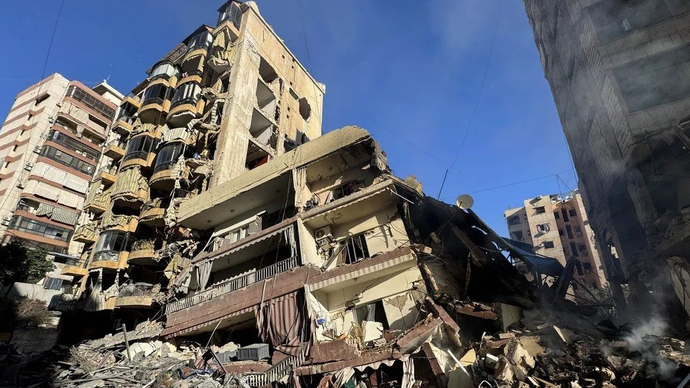 Foto kondisi bangunan yang rusak akibat serangan udara Israel di pinggiran selatan Beirut, Lebanon, Senin (9/3/2026). ANTARA FOTO/ Xinhua/Bilal Jawich/tom.