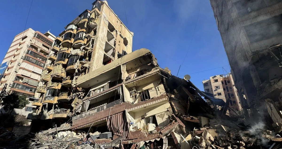 Foto kondisi bangunan yang rusak akibat serangan udara Israel di pinggiran selatan Beirut, Lebanon, Senin (9/3/2026). ANTARA FOTO/ Xinhua/Bilal Jawich/tom. <b>(Antara)</b>