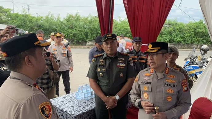 Kapolres Metro Jakarta Utara Kombes Pol Ahmad Fuady meninjau Pos Pantau Ramadhan di kawasan Cilincing, Rabu (26/2/2023). 