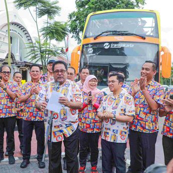 Rano Karno Resmikan Rute Baru Open Top Tour of Jakarta