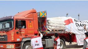 Palang Merah Indonesia (PMI), bekerja sama dengan lembaga kemanusiaan lokal di Palestina, mengirimkan 500 tenda ke Gaza, Palestina.