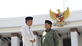 Menteri Pertahanan Prabowo Subianto tampak akrab saat mendampingi Presiden Joko Widodo (Jokowi) dalam memberikan pengarahan kepada para pejabat TNI-Polri di Istana Negara Ibu Kota Nusantara (IKN), Kalimantan Timur, Kamis, 12 September 2024.