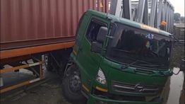 Penyapu Koin di Jembatan Sewo Indramayu Tewas Tertabrak Truk