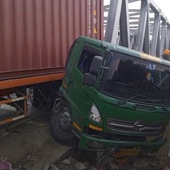 Penyapu Koin di Jembatan Sewo Indramayu Tewas Tertabrak Truk