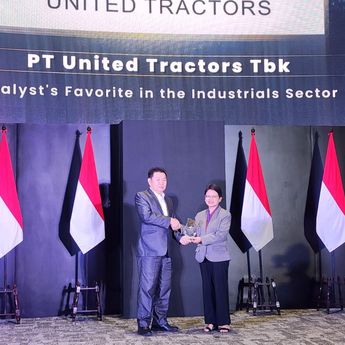 United Tractors Raih CSA Award 2024