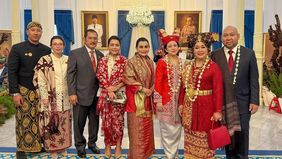 Ketua DPR RI, Puan Maharani, menarik perhatian publik setelah membagikan momen kebersamaannya dengan Keluarga Cendana saat perayaan Hari Ulang Tahun (HUT) ke-80 Kemerdekaan Republik Indonesia di Istana Merdeka, Jakarta, Minggu, 17 Agustus 2025.
