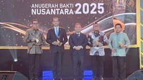 PT Bank Central Asia Tbk (BCA) meraih Anugerah Bakti Nusantara (ABN) 2025 pada kategori penggerak ekonomi, terutama melalui komitmennya dalam menghadirkan pelayanan perbankan digital yang komprehensif.