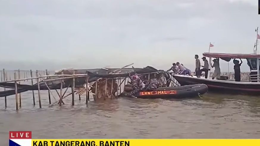 Pembongkaran pagar laut di perairan pesisir Kabupaten Tangerang Banten dilakukan tim gabungan TNI Angkatan Laut.